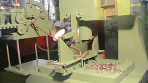 Máquina para fabricação de anel de chaveiro